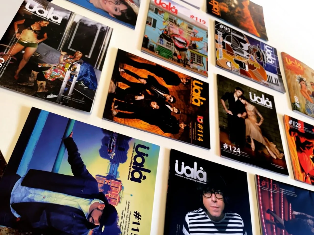 Pared de portadas de la segunda época de Üalà